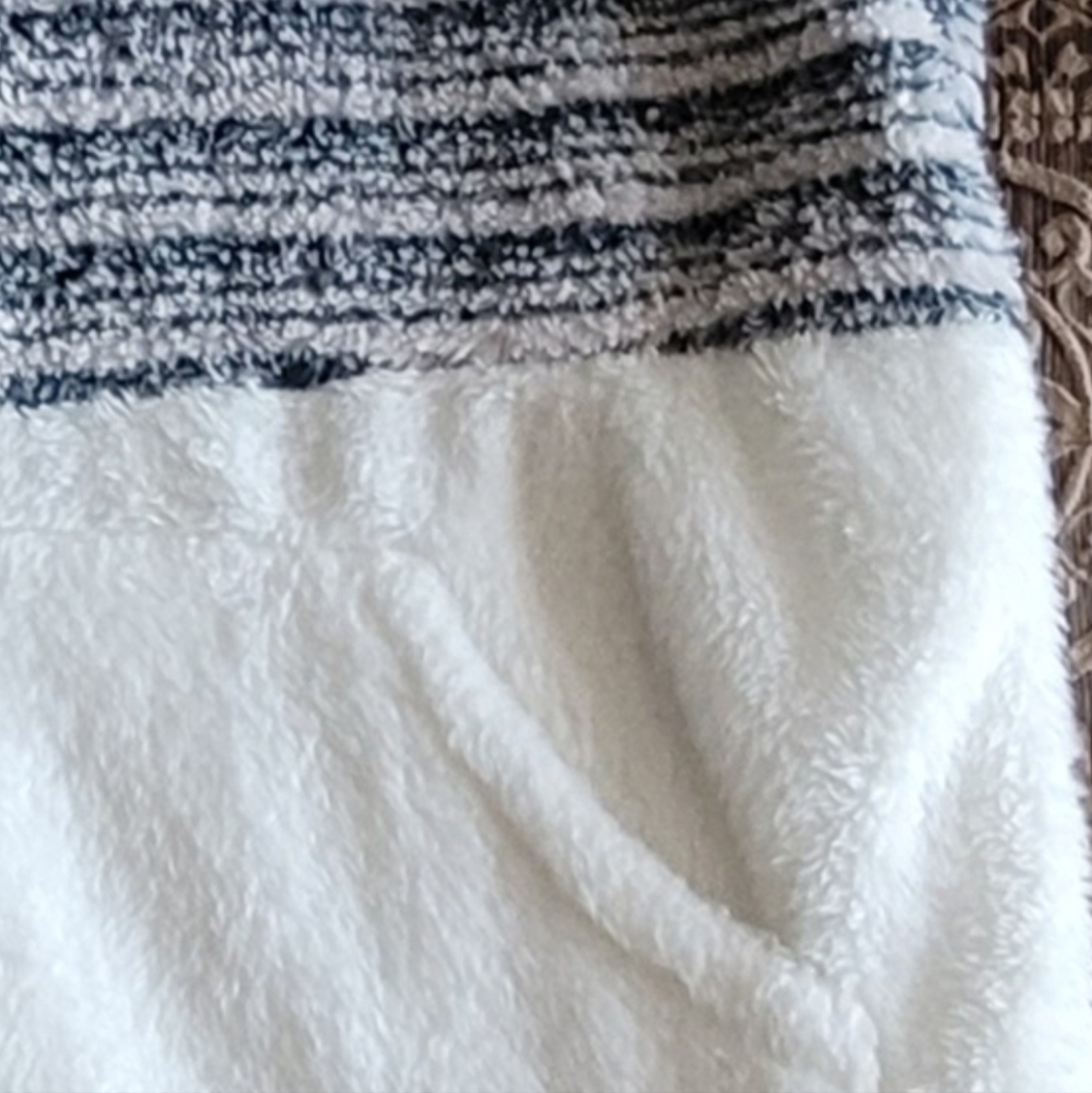 NWOT Blue and White Striped Sweater Size Small - Picture 2 of 5